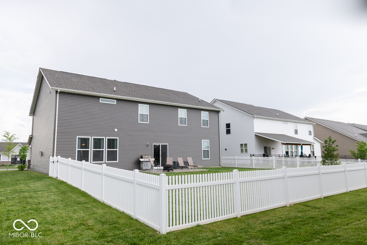 9176 Springbrook Drive Pendleton, IN 46064 - Photo 3 of 33