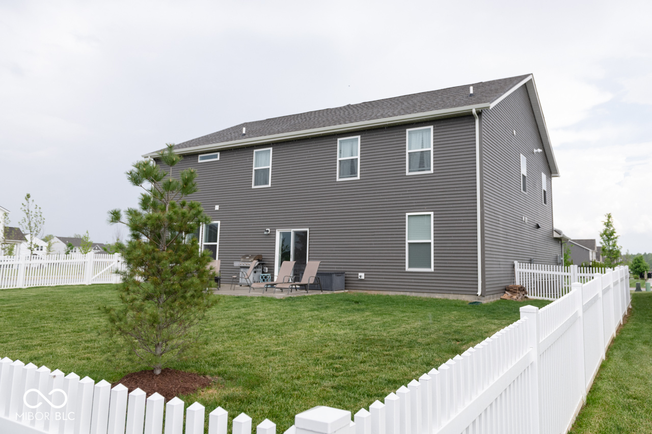 9176 Springbrook Drive Pendleton, IN 46064 - Photo 4 of 33