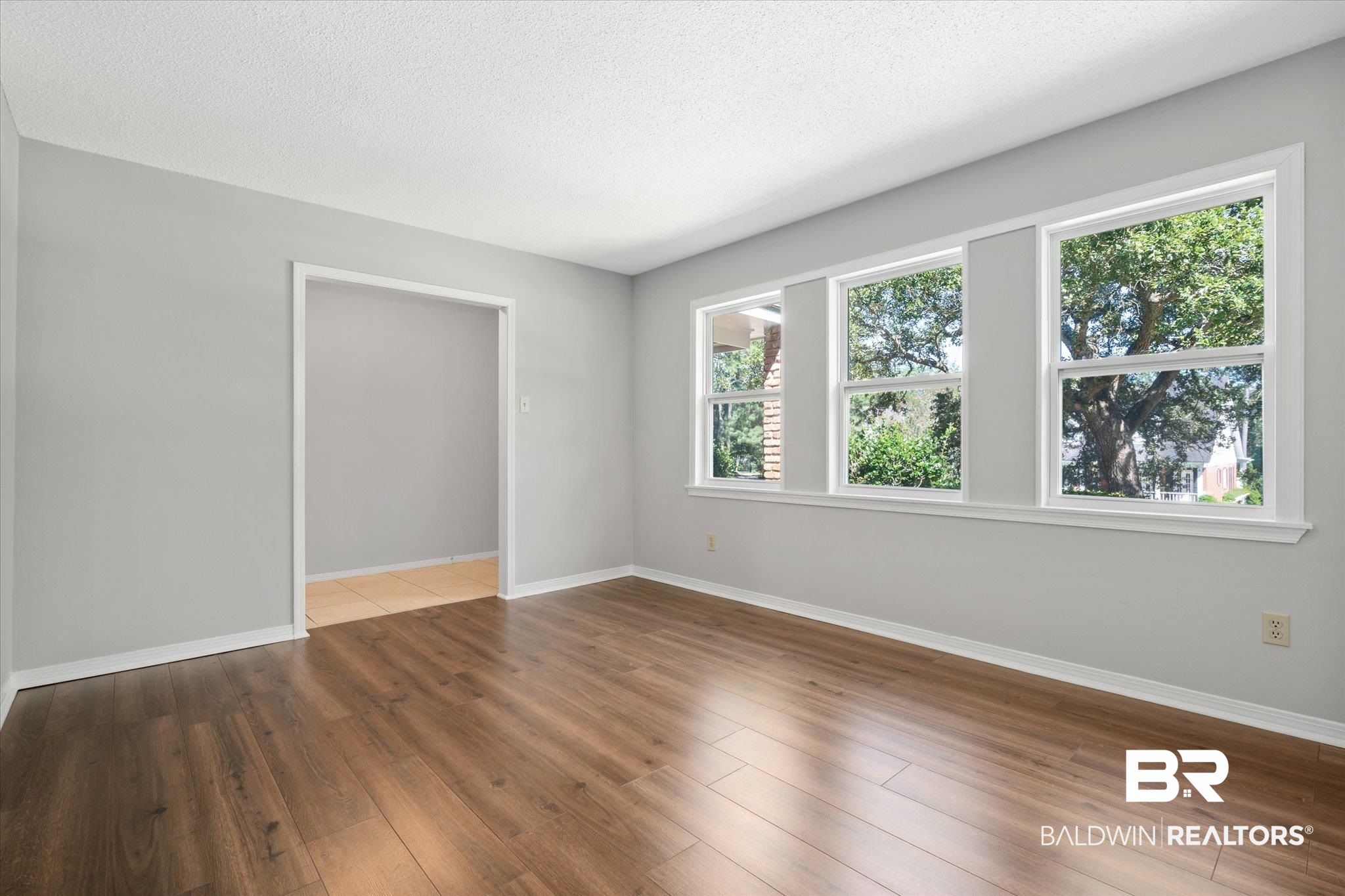 1058 Aberdeen Court North Mobile, AL 36609 - Photo 5 of 32