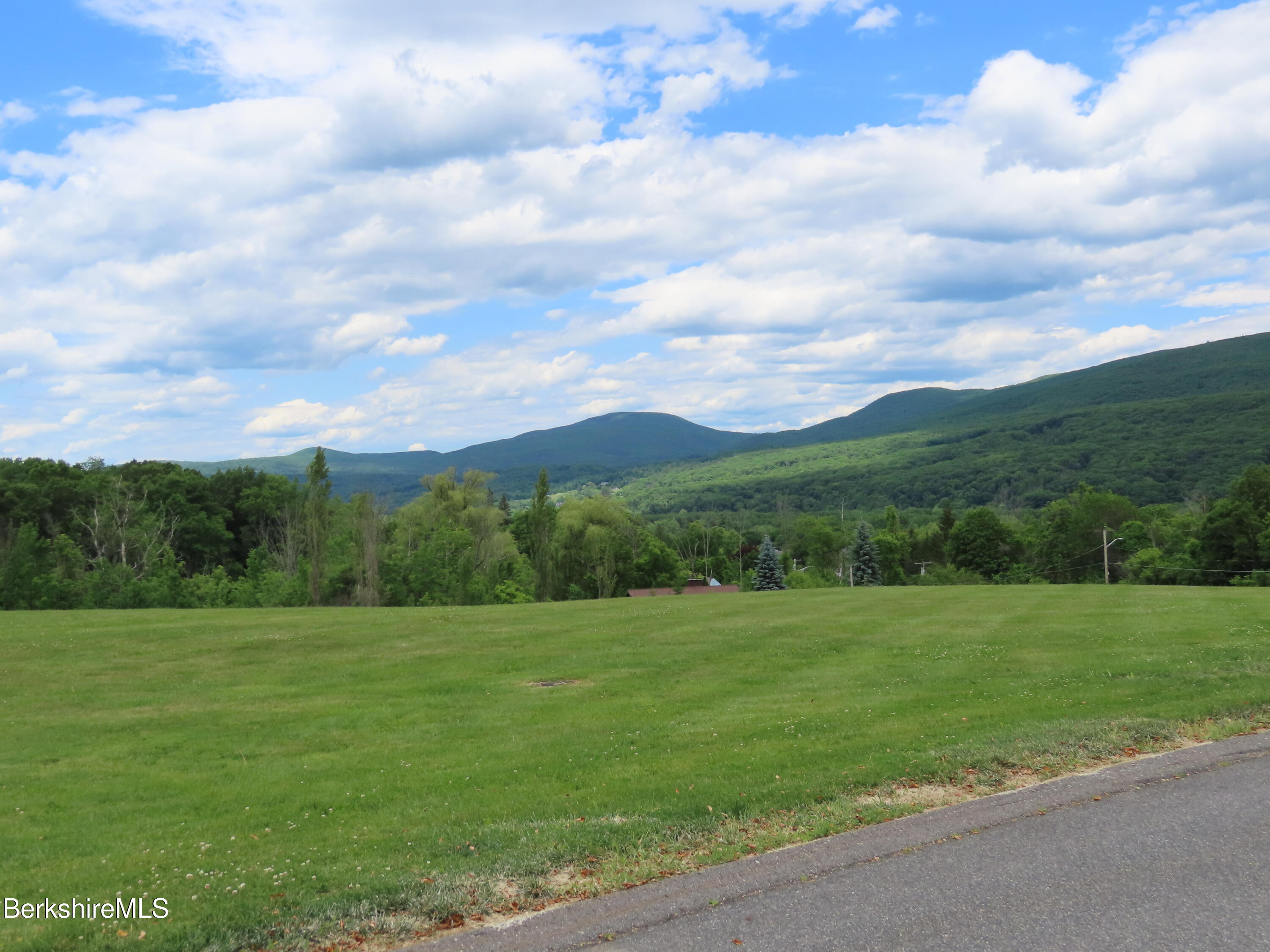 189 Stratton Road, Unit C4 Williamstown, MA 01267 - Photo 4 of 29 views from parking lot