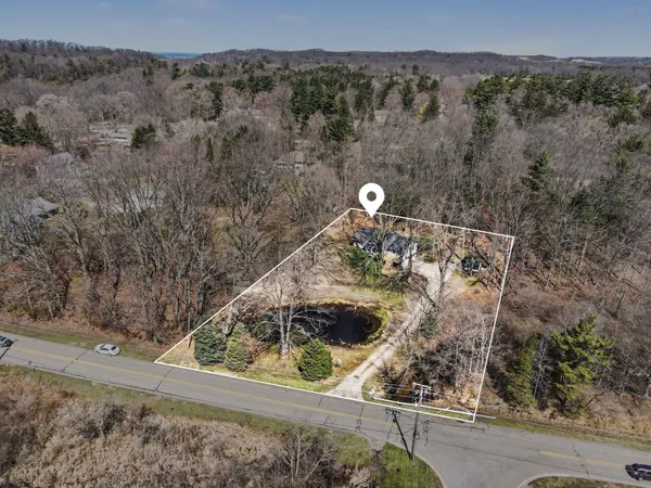 $700,000 | 6605 North Street, Saugatuck, MI 49453