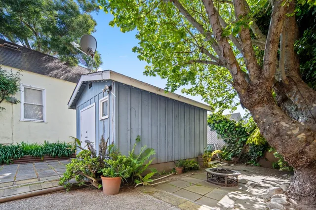 a view of a house with a small yard and plants