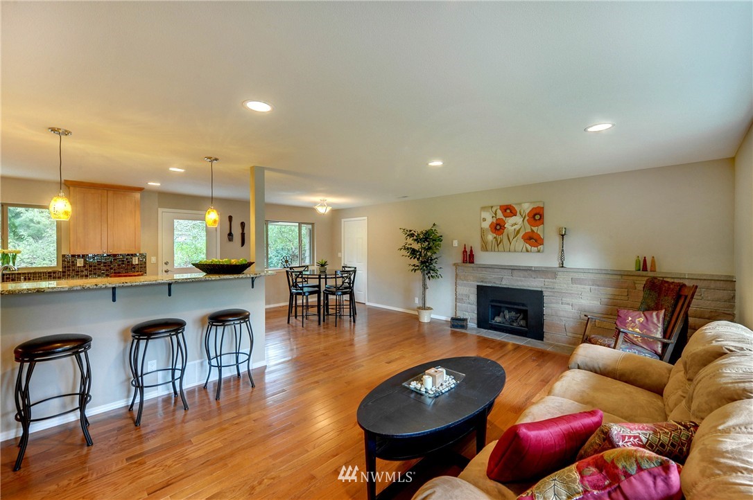 8629 196th Street Southwest Edmonds, WA 98026 - Photo 5 of 21
