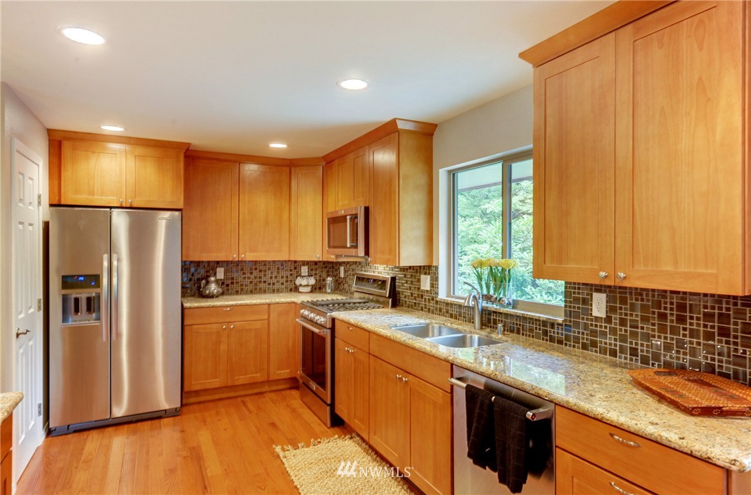 8629 196th Street Southwest Edmonds, WA 98026 - Photo 8 of 21