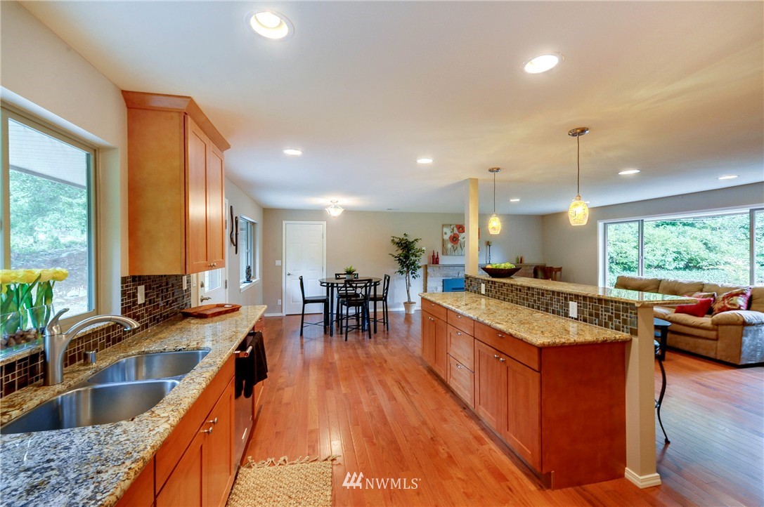8629 196th Street Southwest Edmonds, WA 98026 - Photo 10 of 21