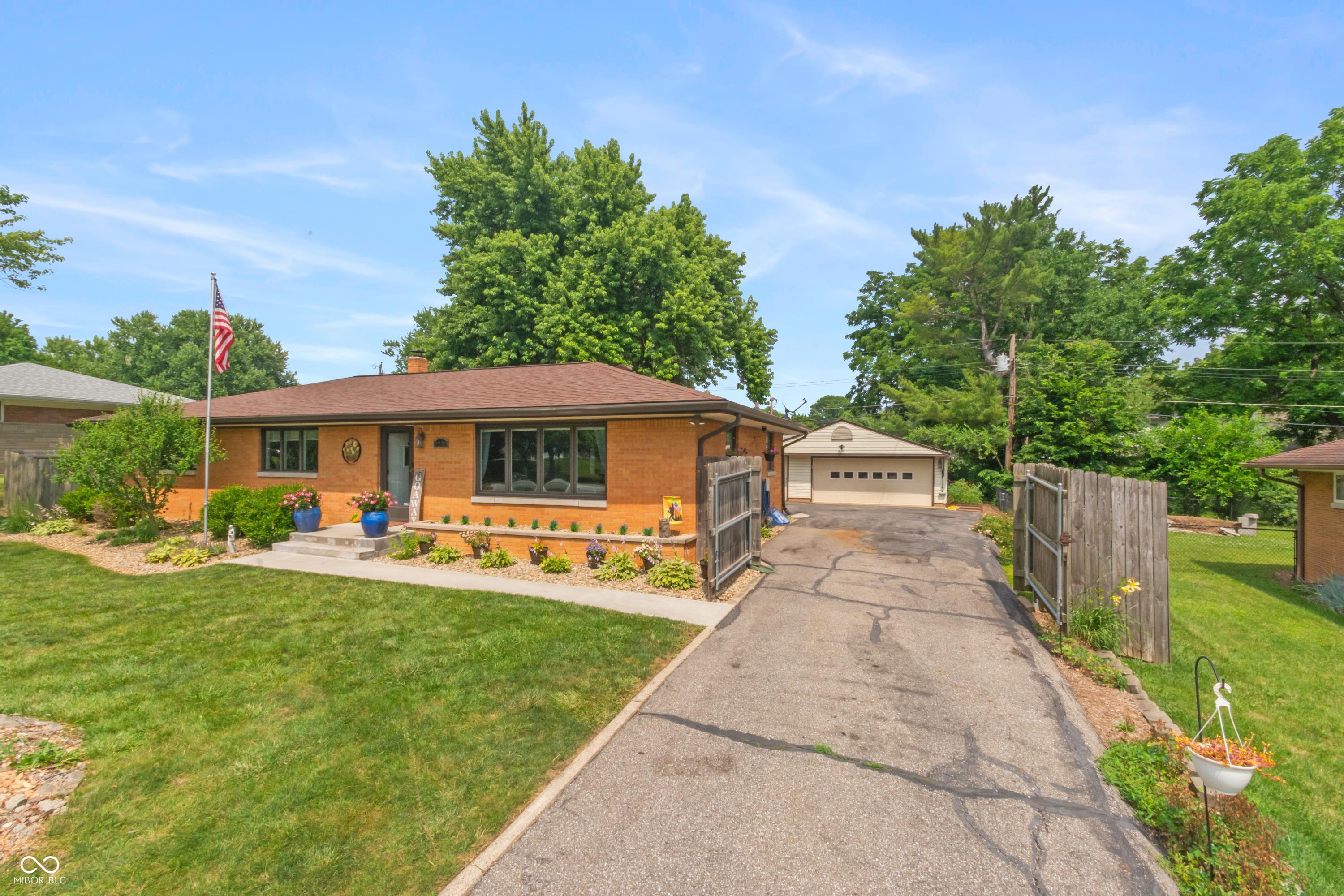 2233 Rosedale Drive Indianapolis, IN 46227 - Photo 2 of 24 Gallery Image 2