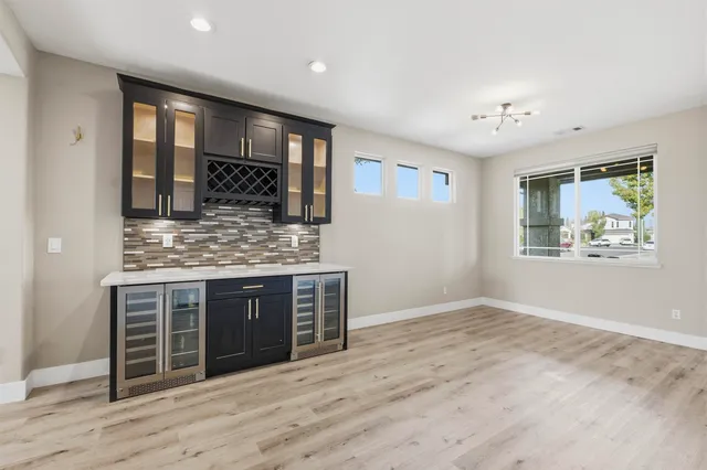 $3,300 | 601 Tamarindo Way, Roseville, CA 95678