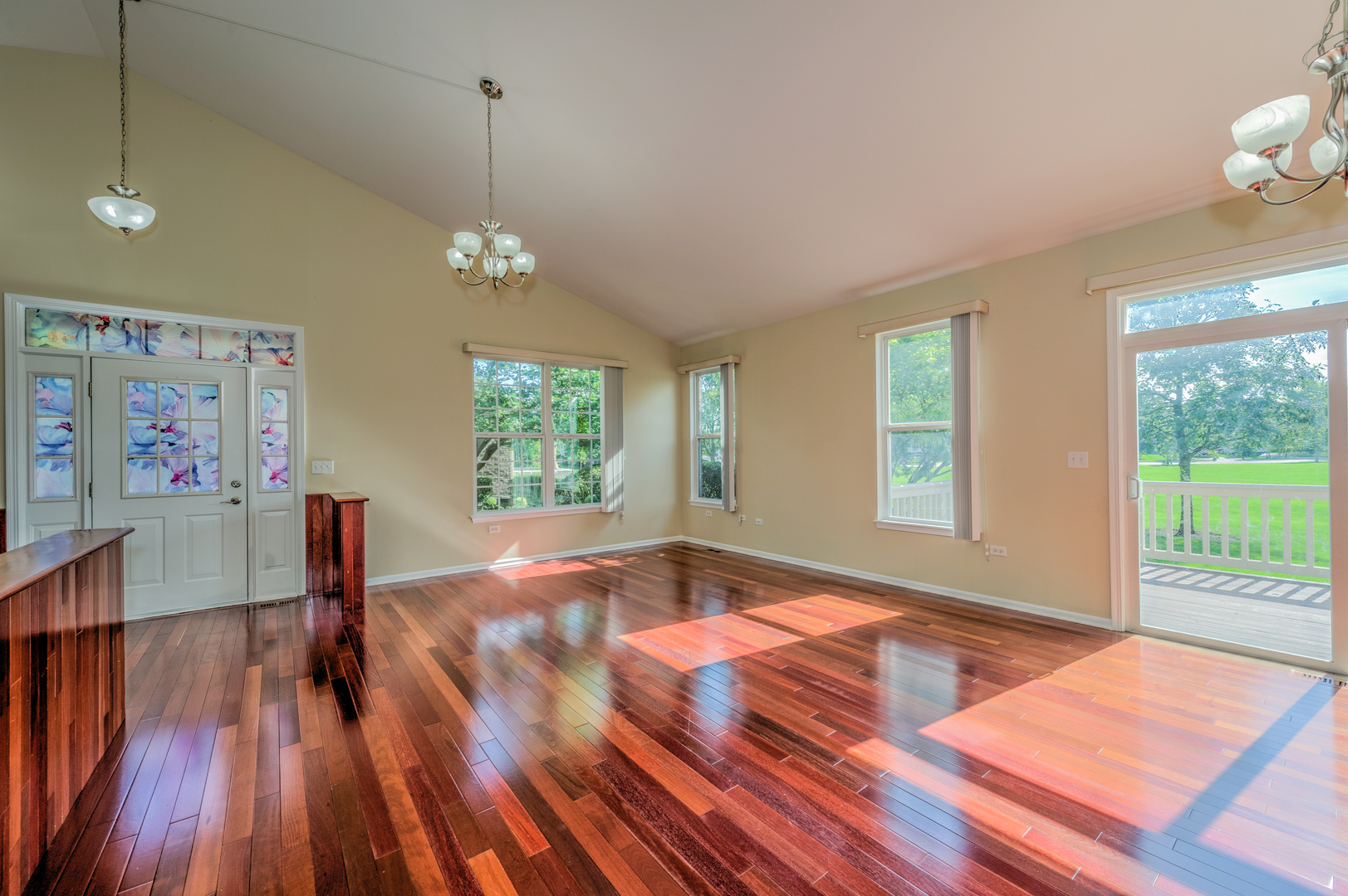 956 Oak Ridge Boulevard Elgin, IL 60120 - Photo 8 of 41 Gallery Image 8