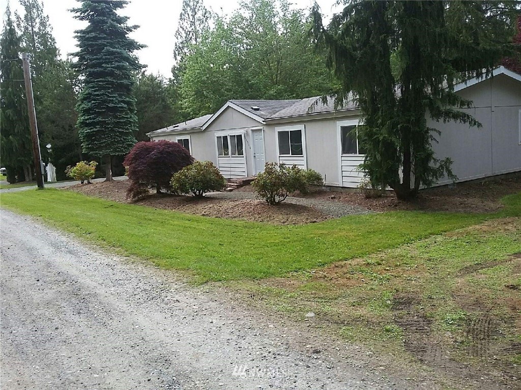 11510 Bollenbaugh Hill Road Monroe, WA 98272 - Photo 1 of 15 a front view of a house with a yard
