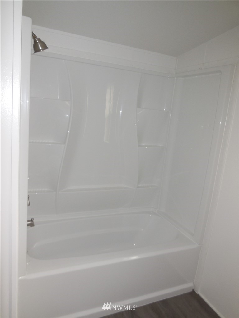11510 Bollenbaugh Hill Road Monroe, WA 98272 - Photo 14 of 15 a close up of a bathtub in a bathroom