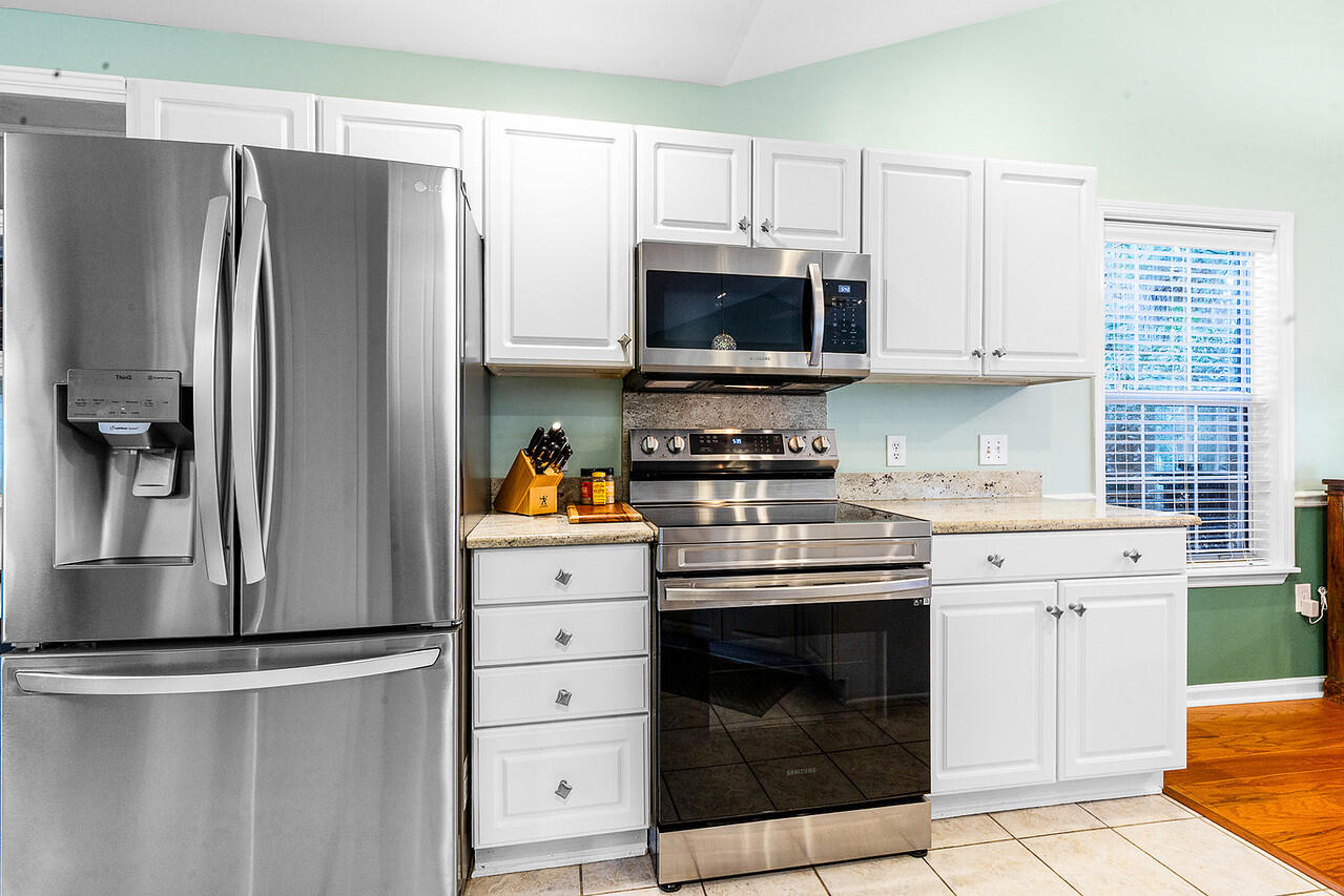 588 Antebellum Lane Mount Pleasant, SC 29464 - Photo 12 of 49 Kitchen