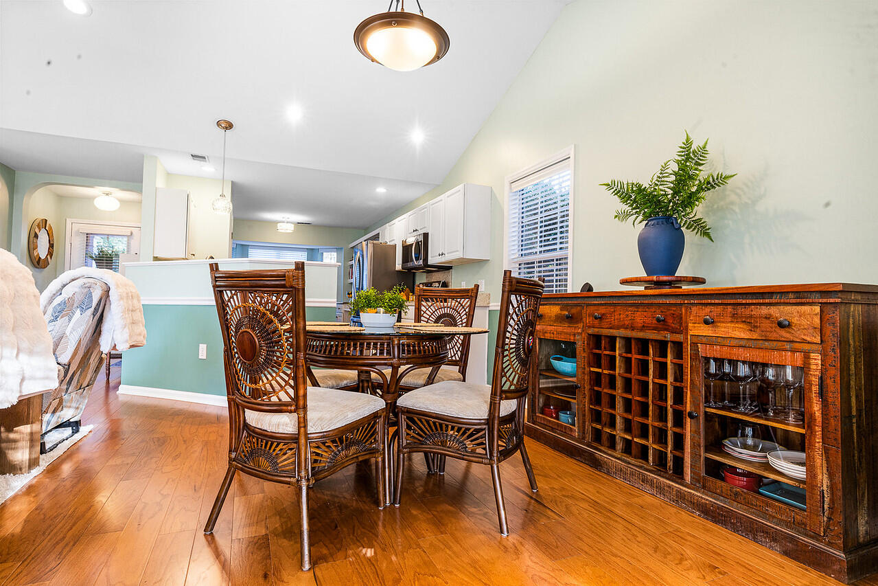 588 Antebellum Lane Mount Pleasant, SC 29464 - Photo 13 of 49 Dining space