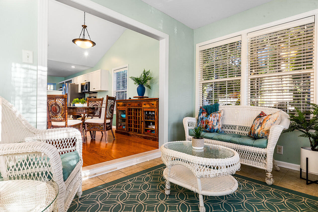 588 Antebellum Lane Mount Pleasant, SC 29464 - Photo 15 of 49 Sunroom
