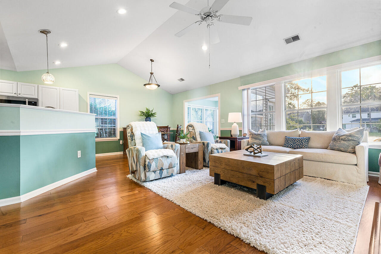 588 Antebellum Lane Mount Pleasant, SC 29464 - Photo 18 of 49 Living space