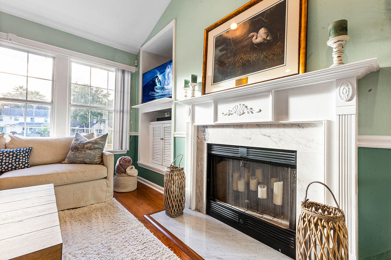 588 Antebellum Lane Mount Pleasant, SC 29464 - Photo 20 of 49 Living space