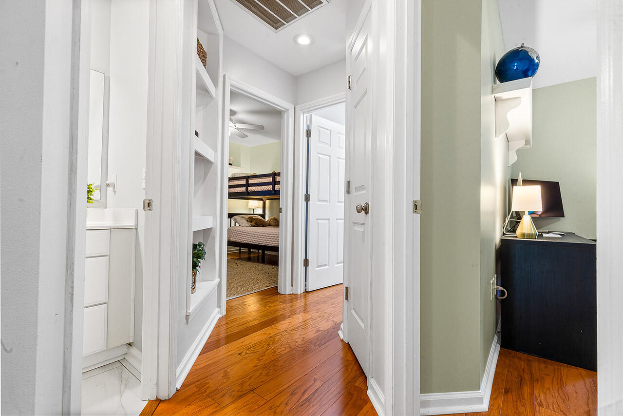 588 Antebellum Lane Mount Pleasant, SC 29464 - Photo 21 of 49 Hallway