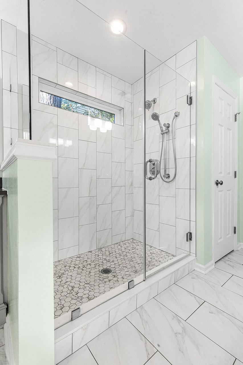 588 Antebellum Lane Mount Pleasant, SC 29464 - Photo 25 of 49 Primary bath