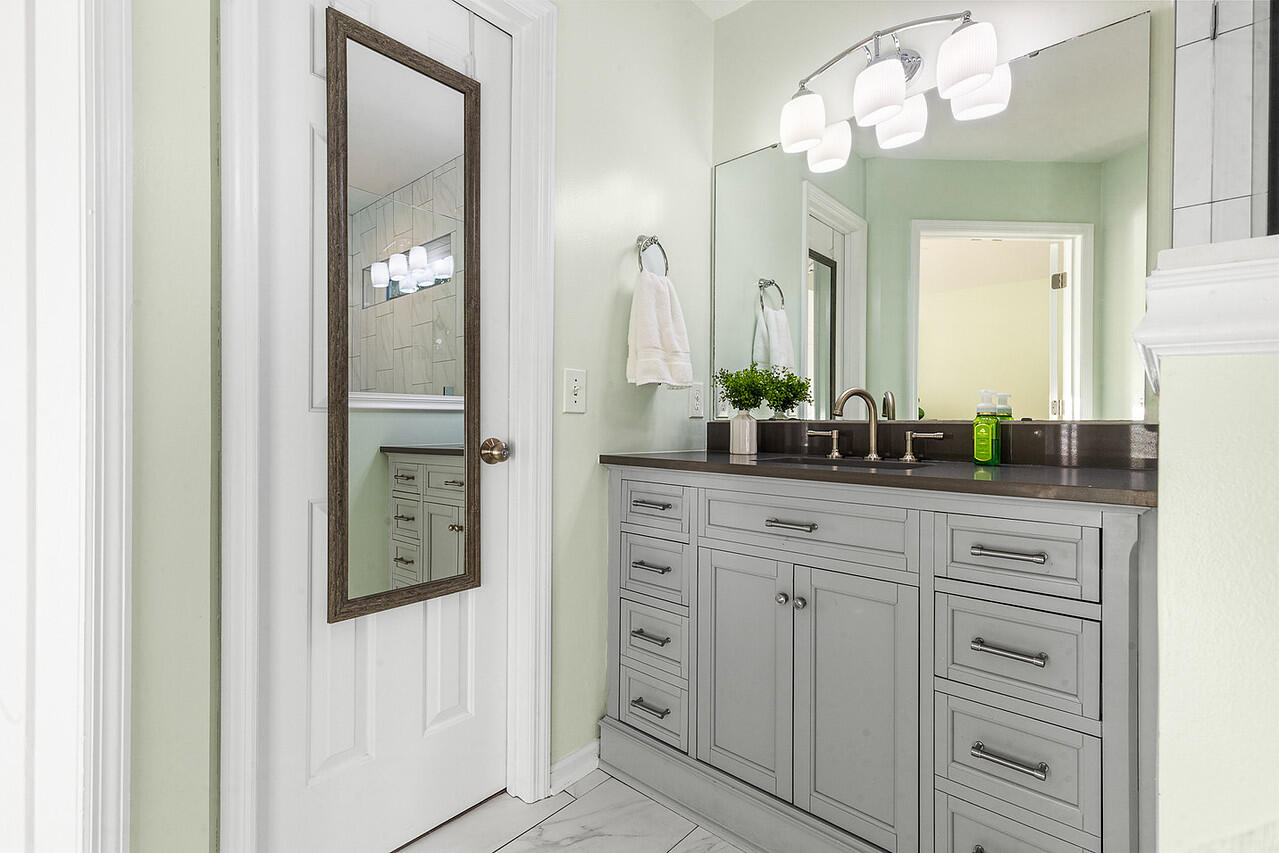 588 Antebellum Lane Mount Pleasant, SC 29464 - Photo 26 of 49 Primary bath