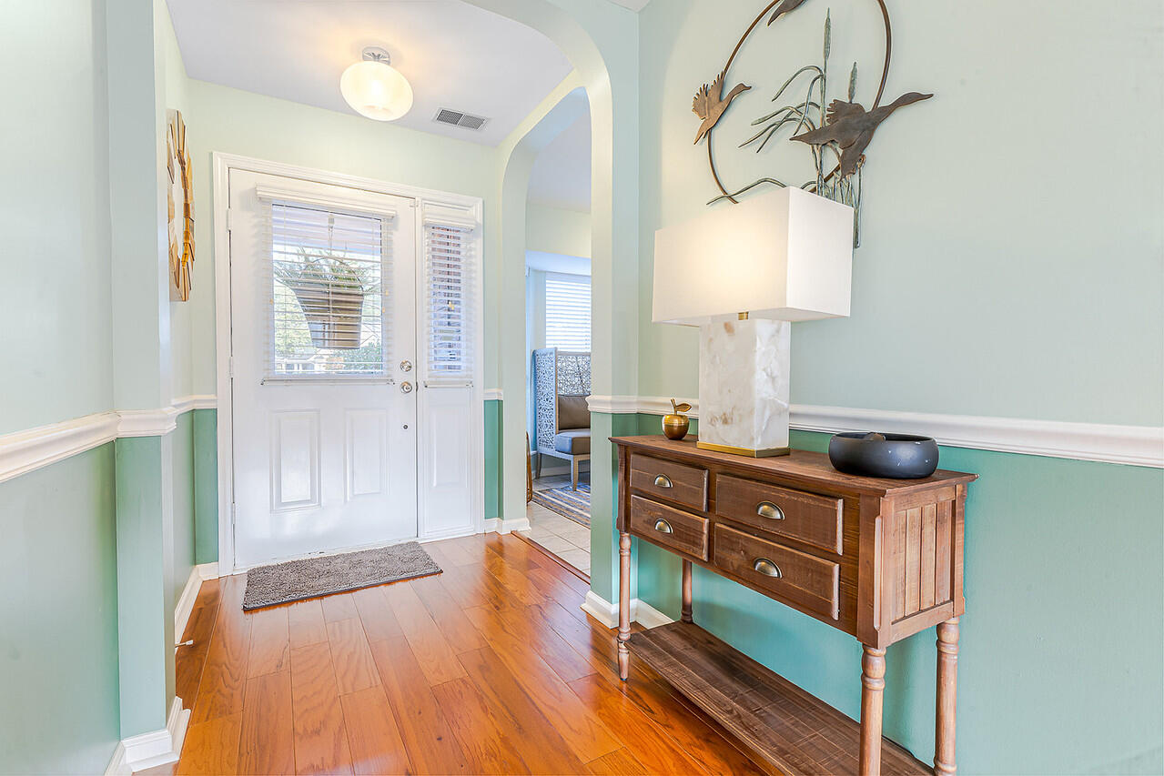 588 Antebellum Lane Mount Pleasant, SC 29464 - Photo 7 of 49 Entry