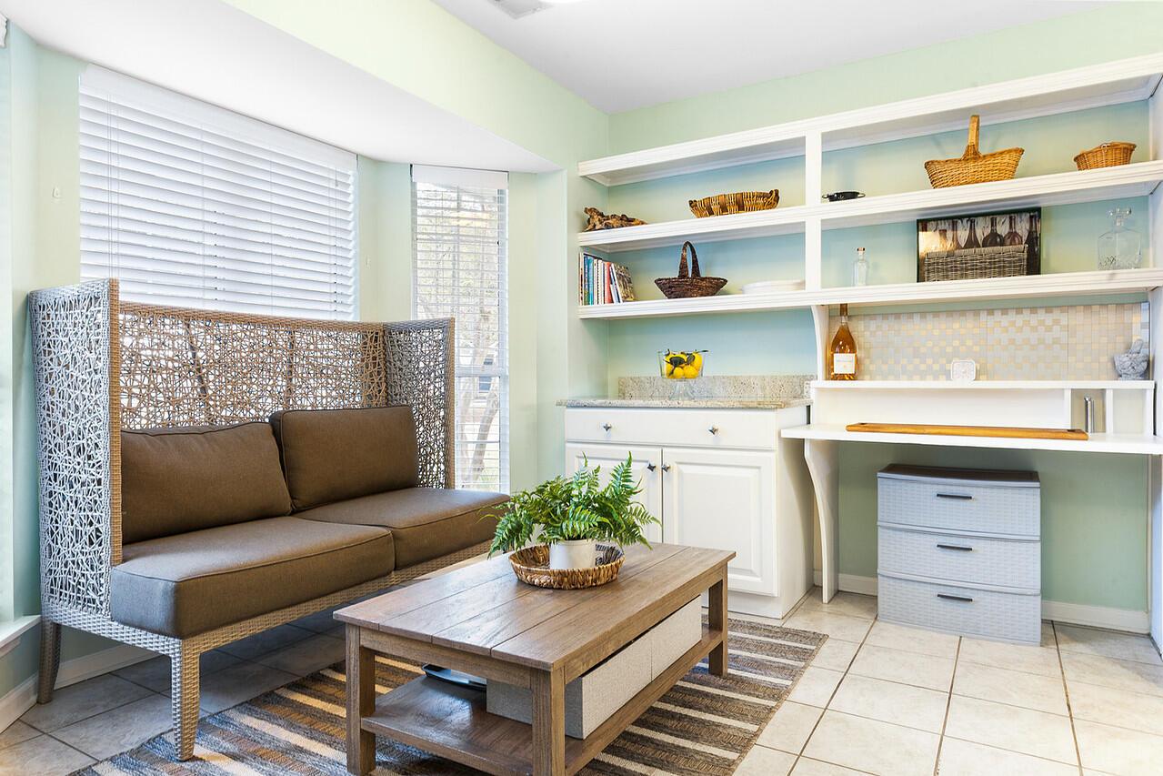 588 Antebellum Lane Mount Pleasant, SC 29464 - Photo 8 of 49 Eat in dining