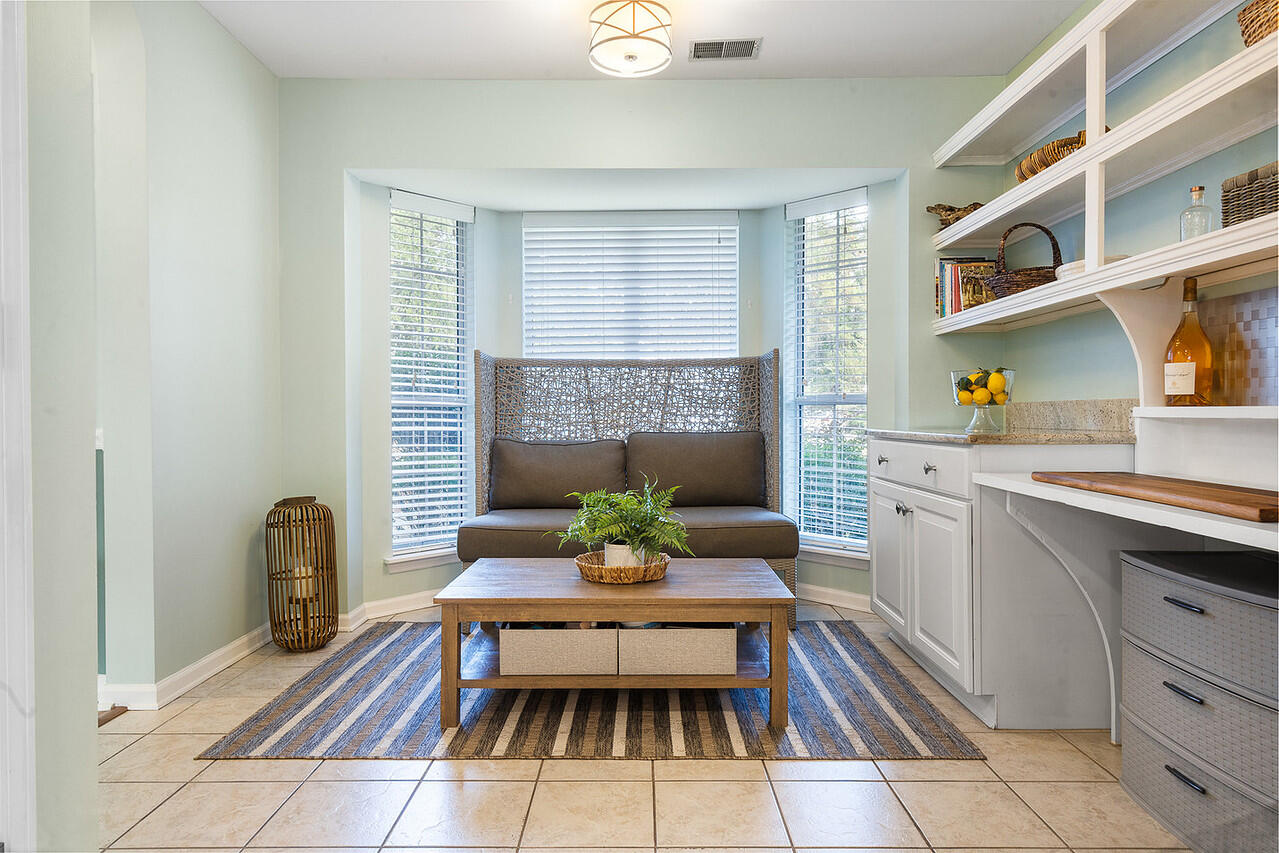 588 Antebellum Lane Mount Pleasant, SC 29464 - Photo 9 of 49 Eat in dining