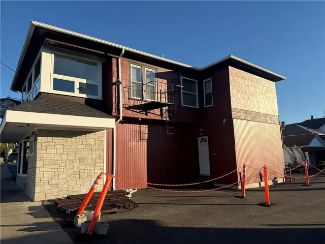 $1,975 | 1037 Cass Avenue, Woonsocket, RI 02895