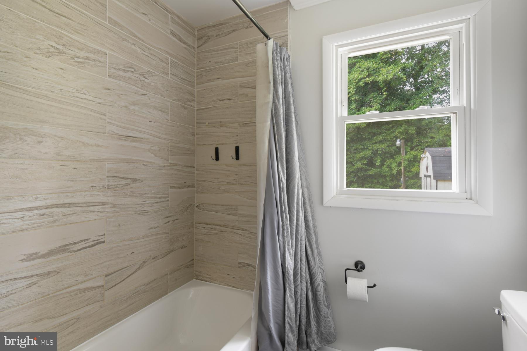 32548 Mt Olive Road Salisbury, MD 21804 - Photo 5 of 16 a bathroom with a bathtub