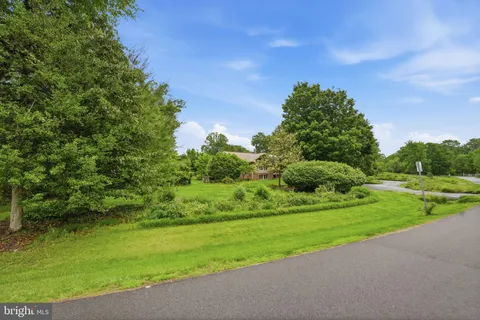 $1,100,000 | 4920 Brook Hills Drive, Annandale, VA 22003