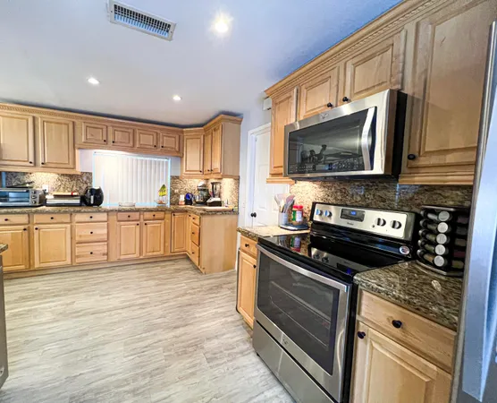 $4,000 | 8912 Southwest 6th Street, Boca Raton, FL 33433