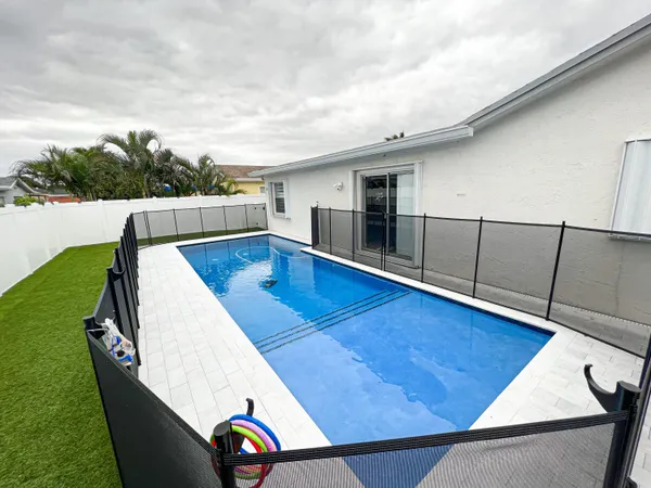 $4,000 | 8912 Southwest 6th Street, Boca Raton, FL 33433