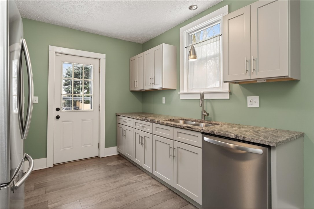 29 West Boulevard Parkway Rochester, NY 14612 - Photo 15 of 29