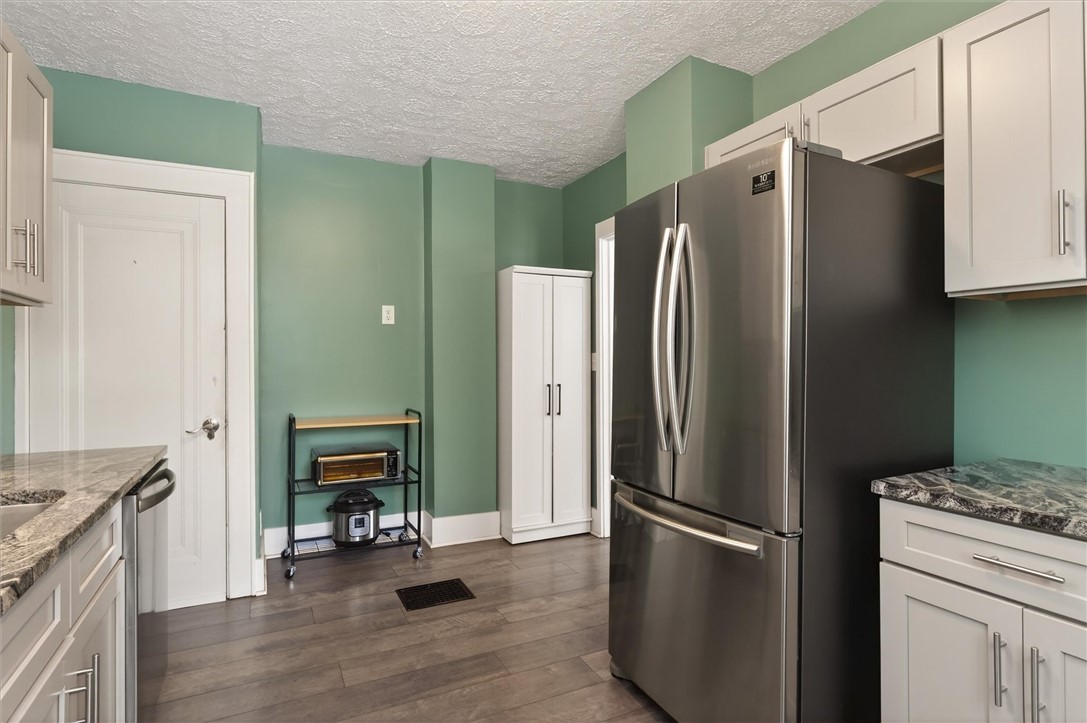 29 West Boulevard Parkway Rochester, NY 14612 - Photo 19 of 29