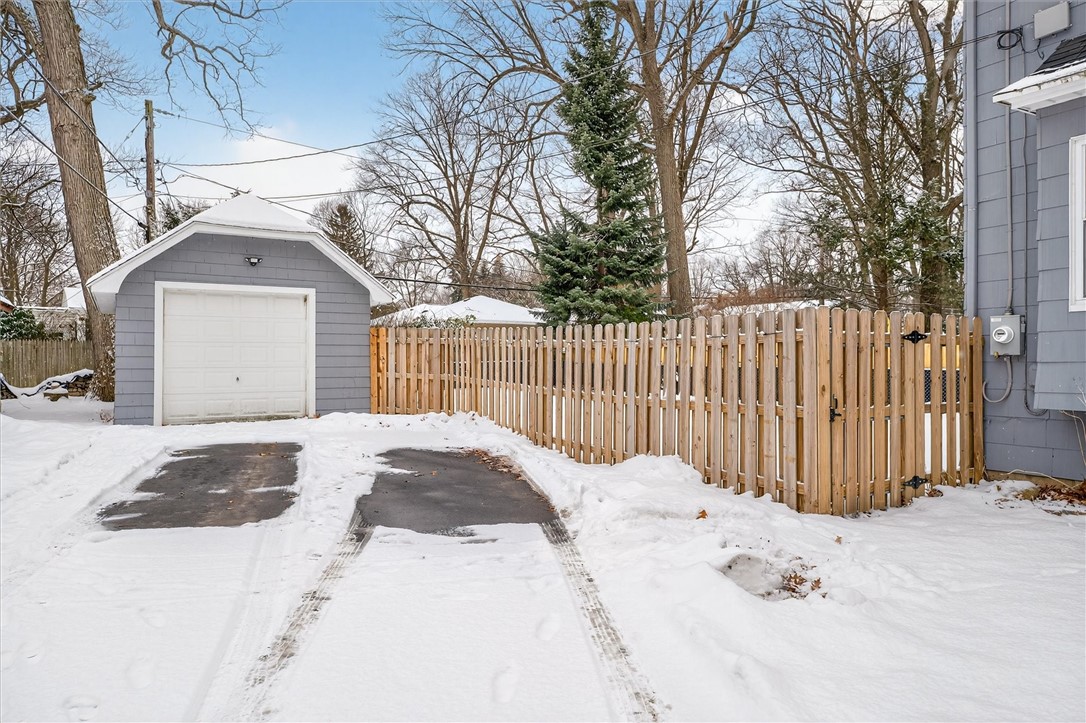 29 West Boulevard Parkway Rochester, NY 14612 - Photo 4 of 29