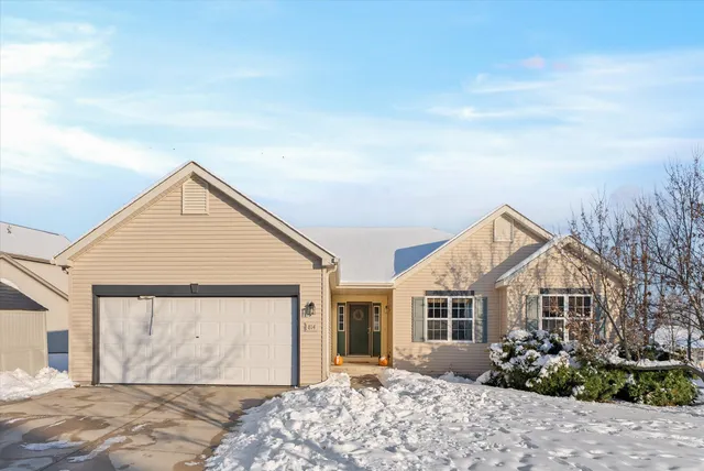 $474,900 | 814 Chisholm Lane, Port Washington, WI 53074