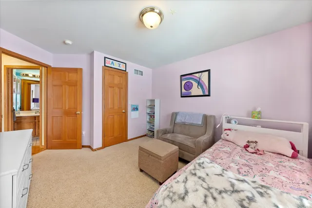 $474,900 | 814 Chisholm Lane, Port Washington, WI 53074