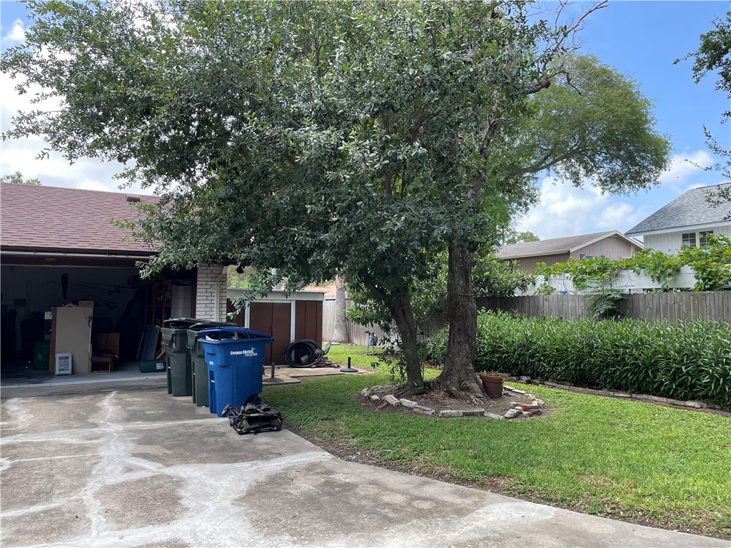 5218 Wooldridge Road Corpus Christi, TX 78413 - Photo 27 of 29 a view of a patio with chairs and a yard
