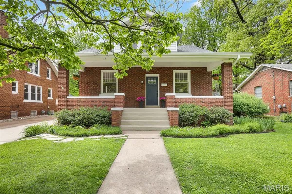 $338,500 | 223 North Buchanan Street, Edwardsville, IL 62025