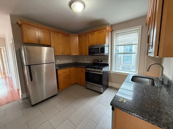 $3,950 | 241 Maverick Street, Unit 3, Boston, MA 02128