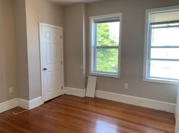 $3,950 | 241 Maverick Street, Unit 3, Boston, MA 02128