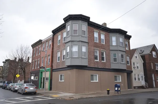 $3,950 | 241 Maverick Street, Unit 3, Boston, MA 02128