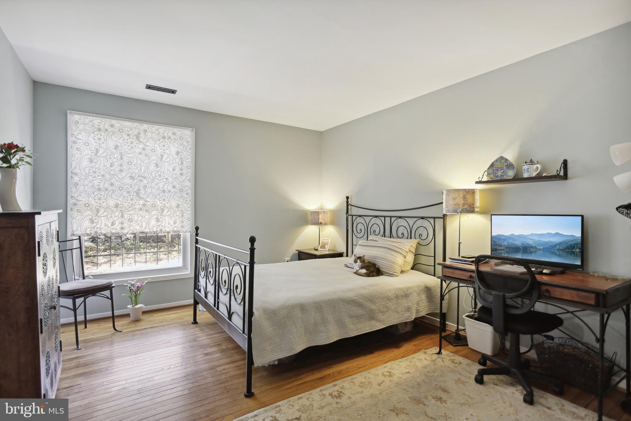 1801 Park Road Northwest, Unit 1 Washington, DC 20010 - Photo 8 of 25 Very large bedroom with walk in closet!