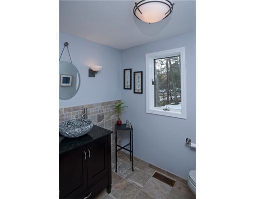 368 Shore Road, Unit 2 Ogunquit, ME 03907 - Photo 18 of 19 Bathroom.