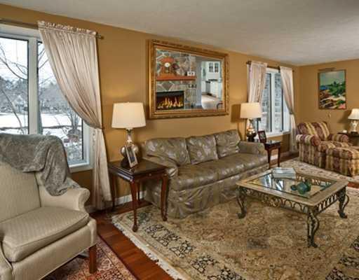 368 Shore Road, Unit 2 Ogunquit, ME 03907 - Photo 2 of 19 Living Room.