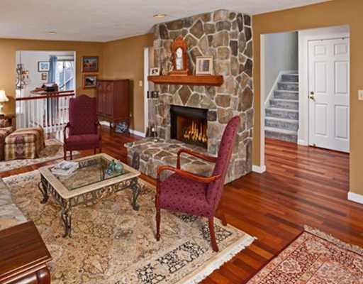 368 Shore Road, Unit 2 Ogunquit, ME 03907 - Photo 3 of 19 Living Room.