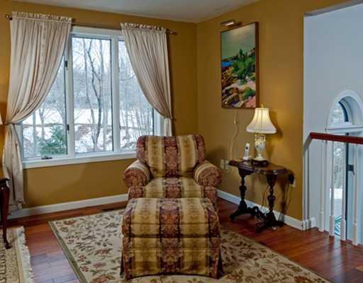 368 Shore Road, Unit 2 Ogunquit, ME 03907 - Photo 5 of 19 Living Room.