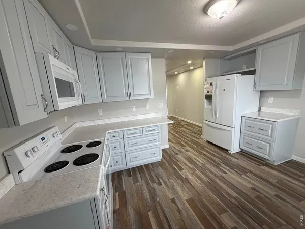 a picture of a room with a small space