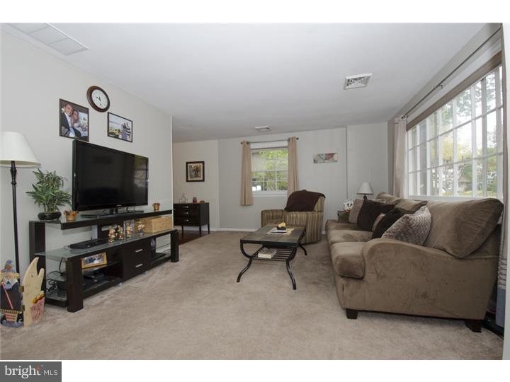 417 Manor Road Hatboro, PA 19040 - Photo 14 of 23 Living Room