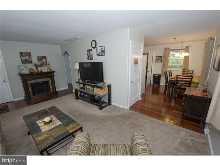 417 Manor Road Hatboro, PA 19040 - Photo 16 of 23 Living Room