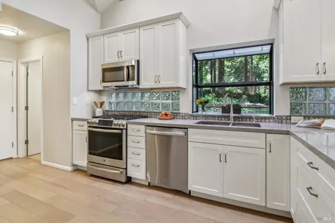 $1,695,000 | 12480 Fiori Lane, Sebastopol, CA 95472
