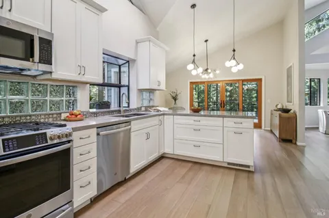 $1,695,000 | 12480 Fiori Lane, Sebastopol, CA 95472